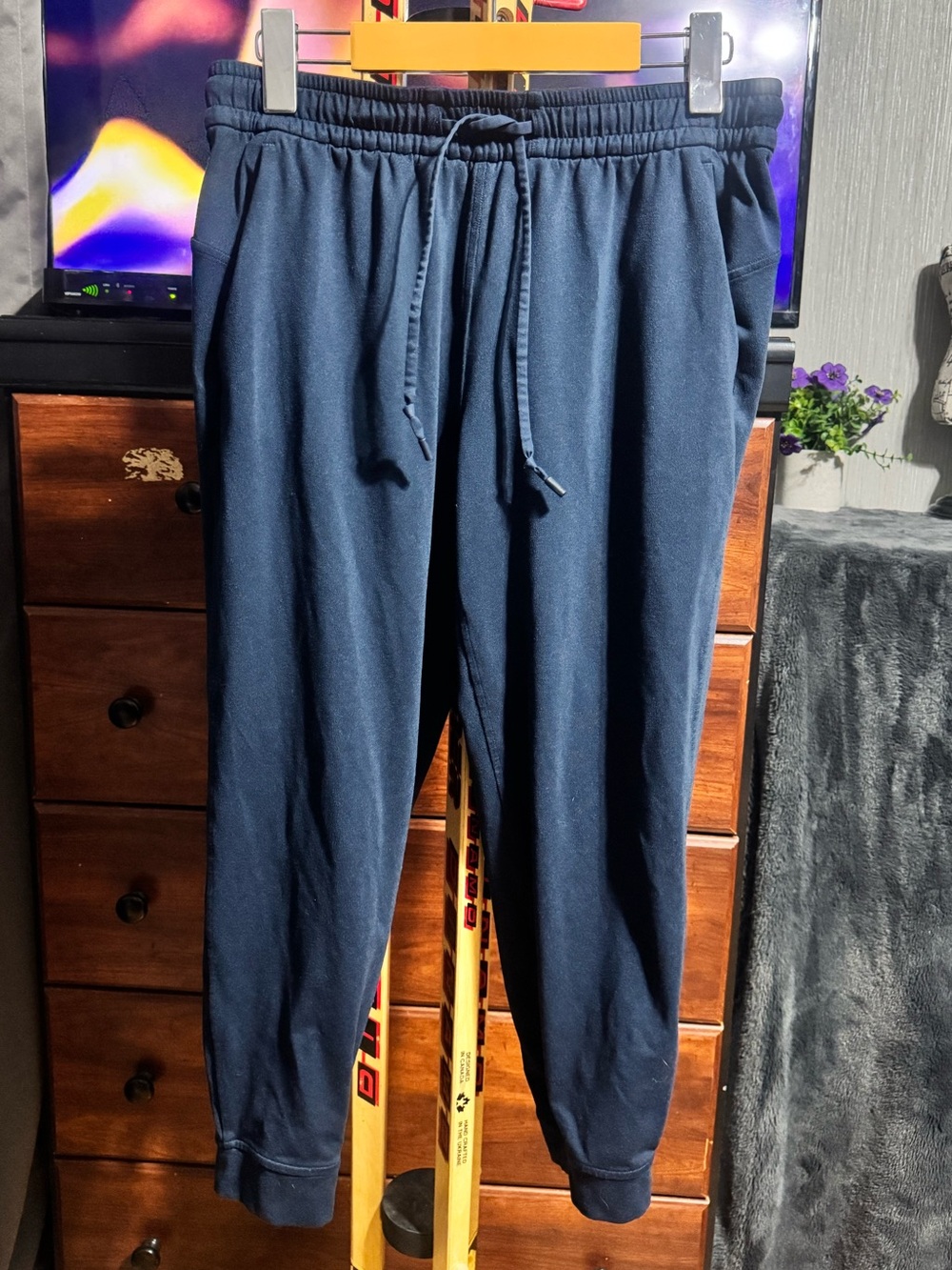 3. Lululemon Navy Blue Drawstring cropped Joggers Lounge Pants Size 6